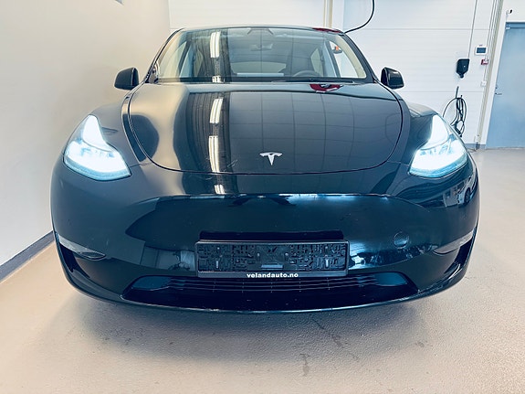 Tesla Model Y 2 of 5