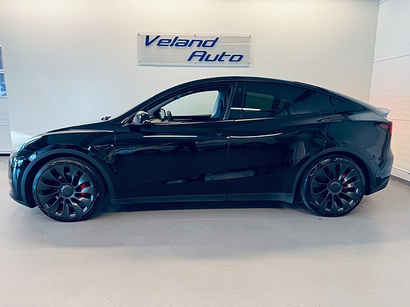 Tesla Model Y 3 of 5