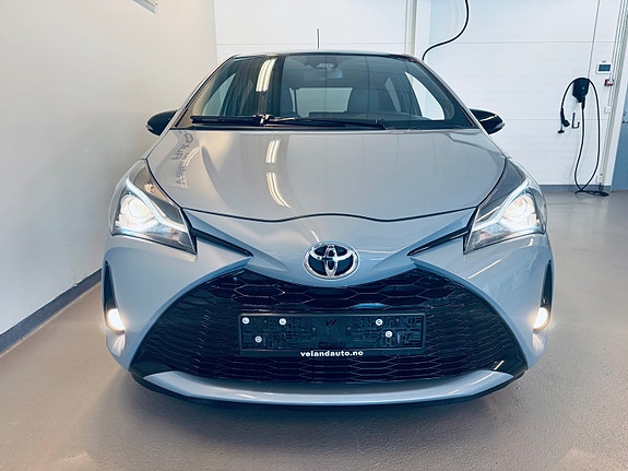 Toyota Yaris 2 of 5