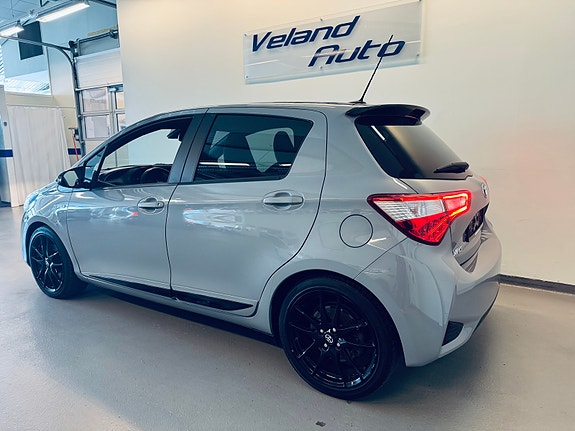 Toyota Yaris 4 of 5
