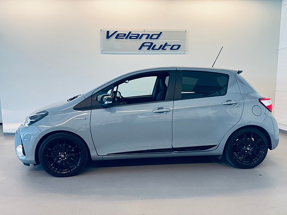 Toyota Yaris 3 of 5