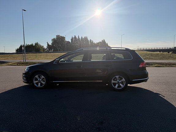 Volkswagen Passat 2 of 5