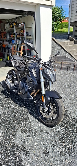 VOGE 500 R 2 of 5