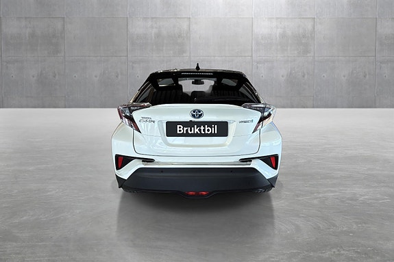 Toyota C-HR 4 of 5