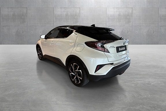 Toyota C-HR 3 of 5