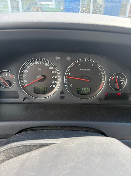 Volvo XC70 2 of 5