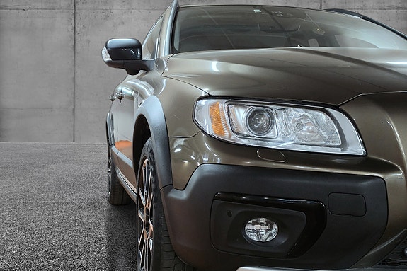 Volvo XC70 2 of 5
