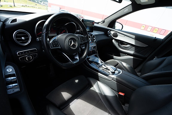 Mercedes-Benz GLC350 e 11 of 30