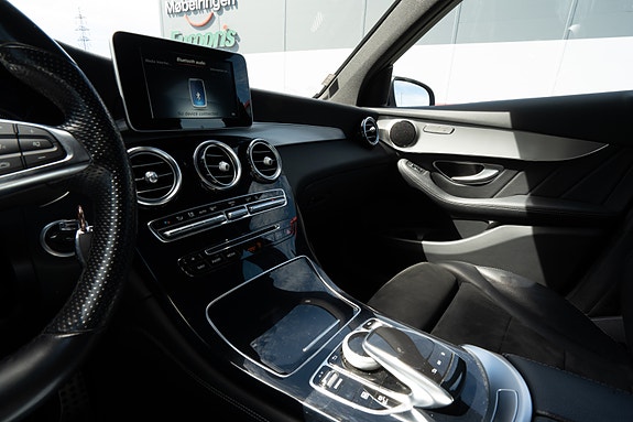 Mercedes-Benz GLC350 e 25 of 30