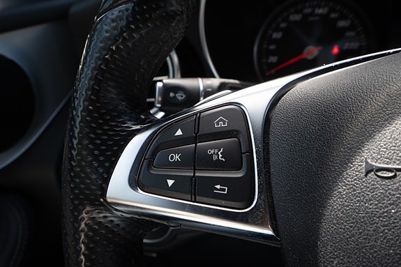 Mercedes-Benz GLC350 e 16 of 30