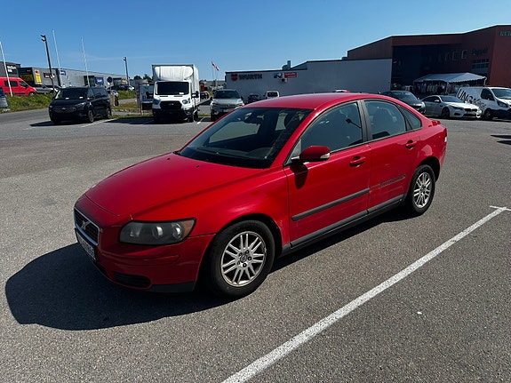 Volvo S40 2 of 5