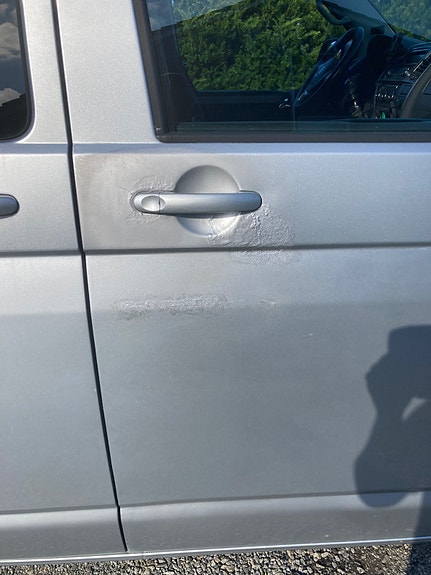 Volkswagen Caravelle 2 of 5
