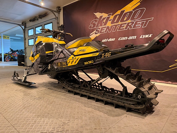 Ski-doo Summit SP 850 E-TEC 3 of 5