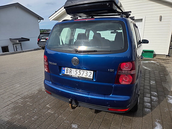 Volkswagen Touran 3 of 5