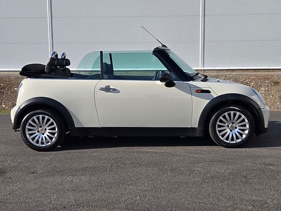 MINI One 3 of 5