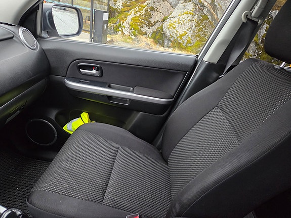 Suzuki Grand Vitara 8 of 12