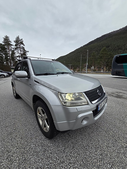 Suzuki Grand Vitara 3 of 5