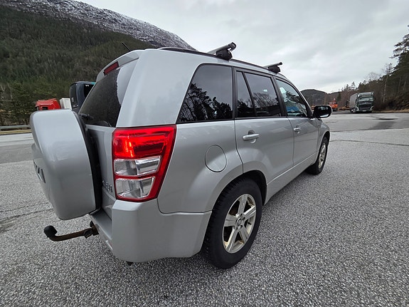 Suzuki Grand Vitara 4 of 5