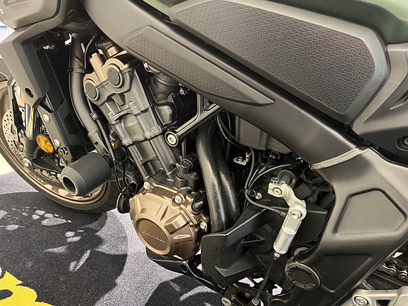 Honda CB650R E-Clutch 9 of 14