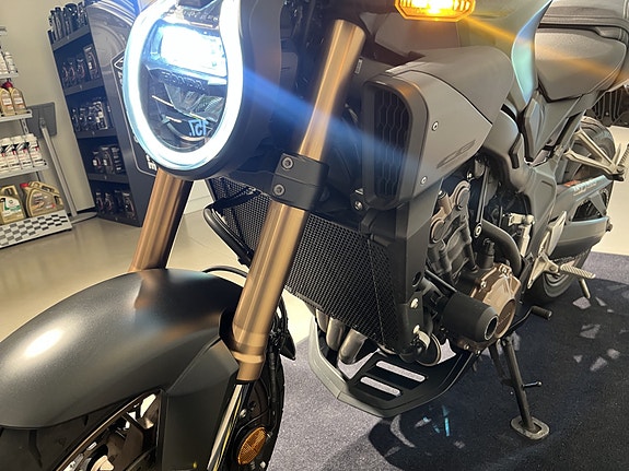 Honda CB650R E-Clutch 5 of 14