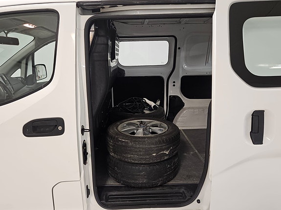 Nissan e-NV200 9 of 16