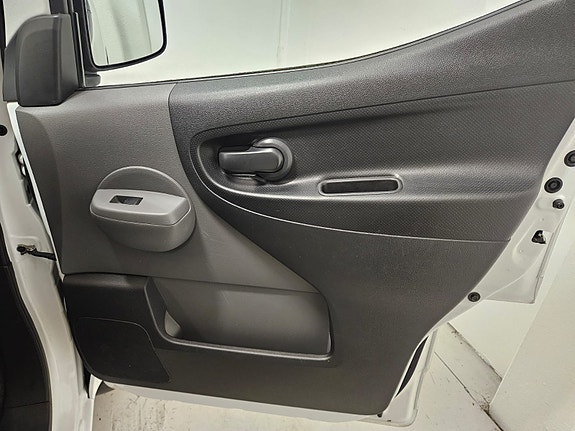 Nissan e-NV200 12 of 16