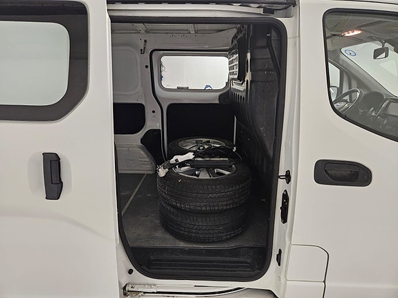 Nissan e-NV200 11 of 16