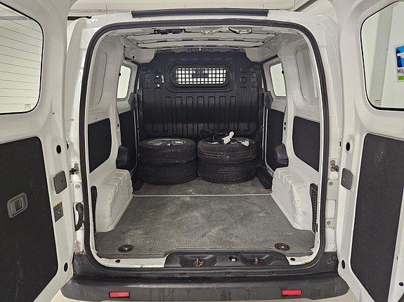 Nissan e-NV200 8 of 16