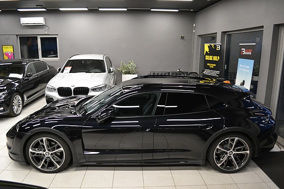Porsche Taycan Cross Turismo 3 of 5
