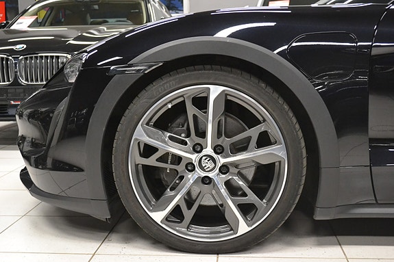 Porsche Taycan Cross Turismo 2 of 5