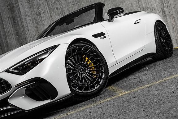Mercedes-Benz SL63 4 of 5