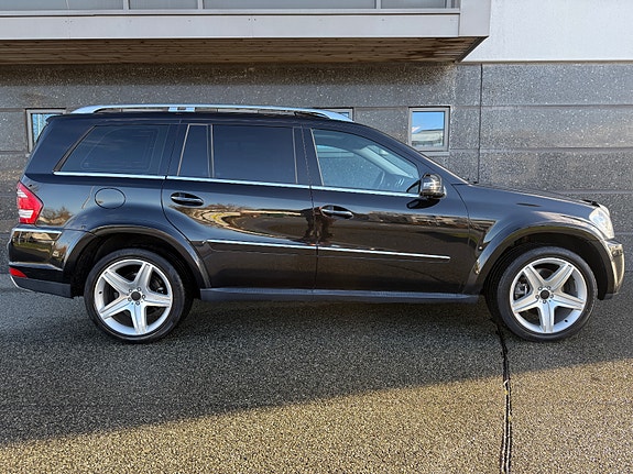 Mercedes-Benz GL 3 of 5
