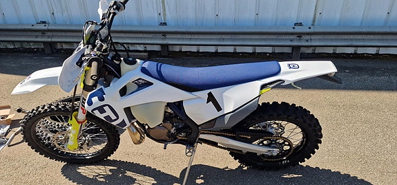 Husqvarna TE 300i 2 of 5