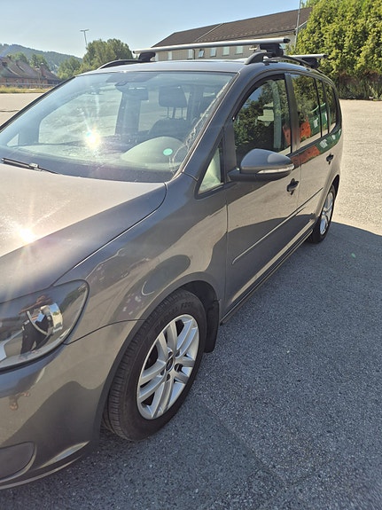 Volkswagen Touran 4 of 5