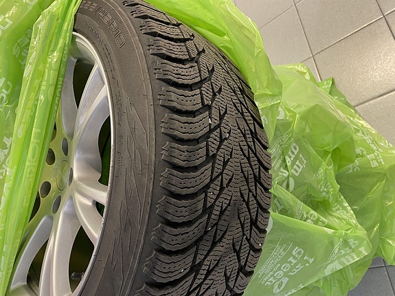 Tesla Model Y 25 of 25