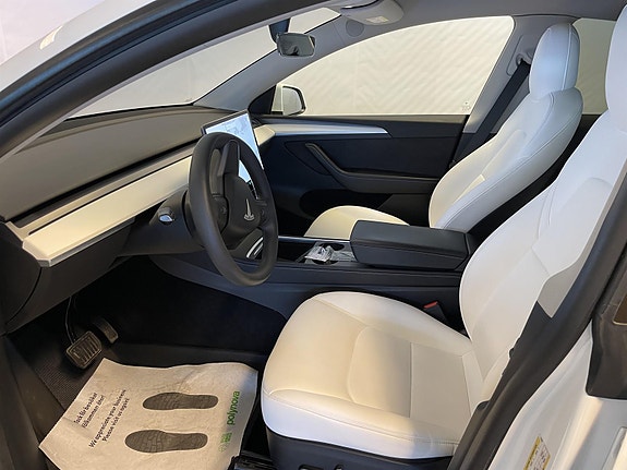 Tesla Model Y 8 of 25