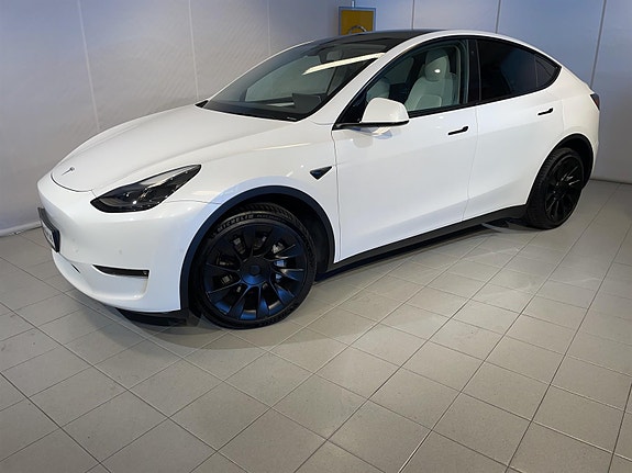 Tesla Model Y 5 of 25