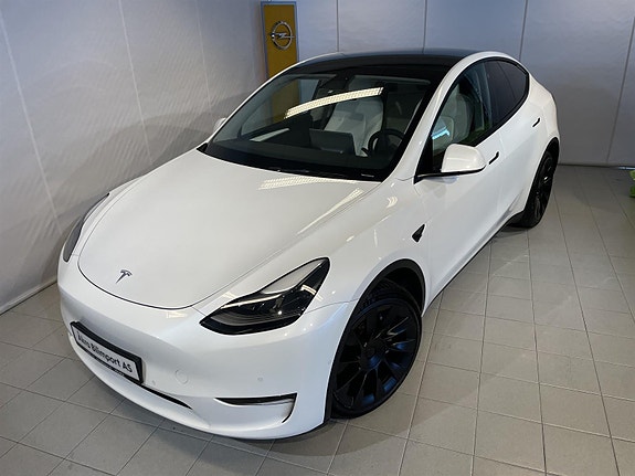 Tesla Model Y 7 of 25