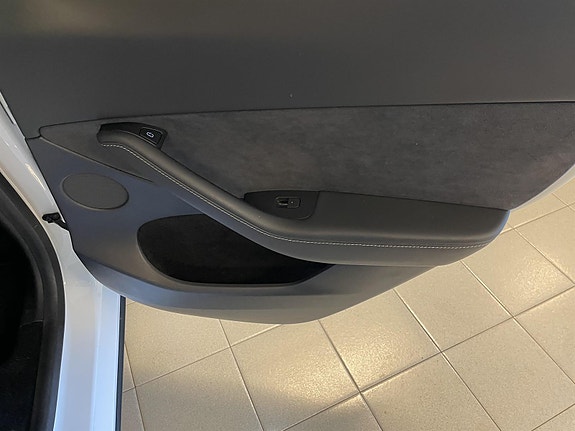 Tesla Model Y 21 of 25