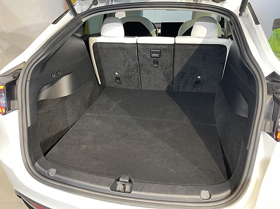 Tesla Model Y 15 of 25
