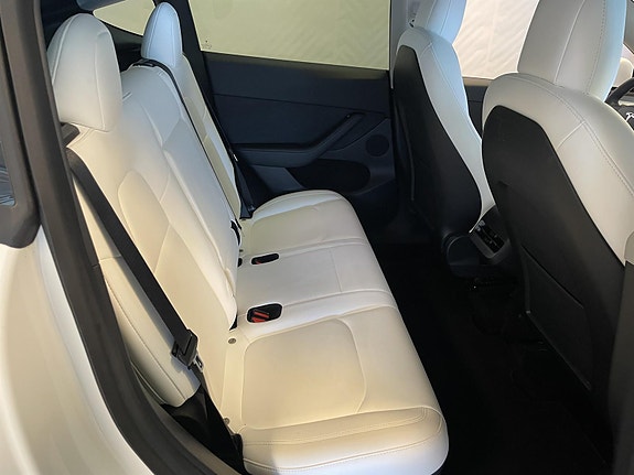 Tesla Model Y 12 of 25