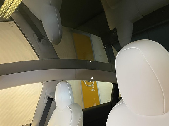 Tesla Model Y 14 of 25