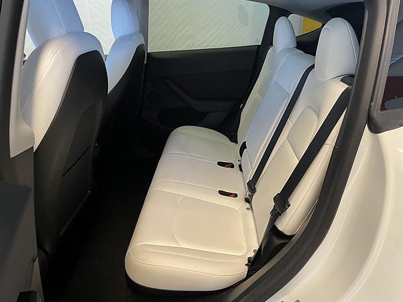 Tesla Model Y 10 of 25