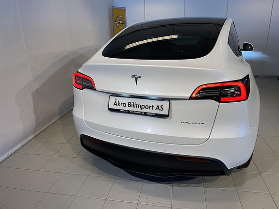Tesla Model Y 6 of 25