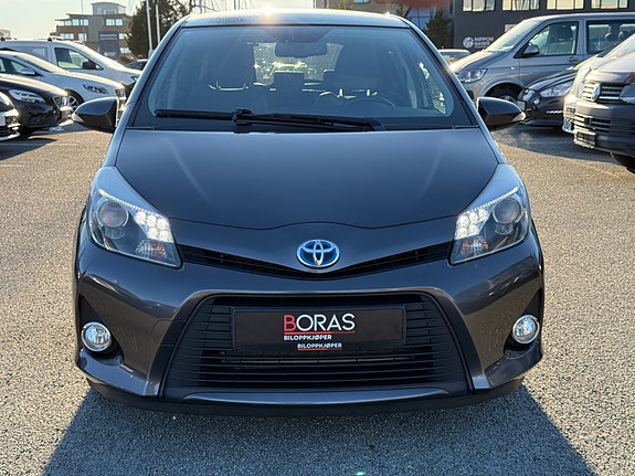 Toyota Yaris 2 of 5