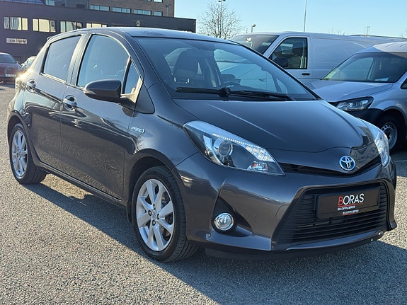 Toyota Yaris 3 of 5
