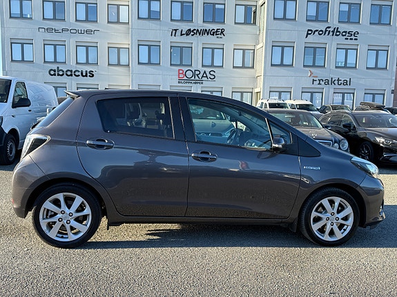 Toyota Yaris 4 of 5