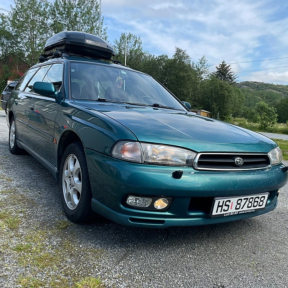 Subaru Legacy 2 of 5