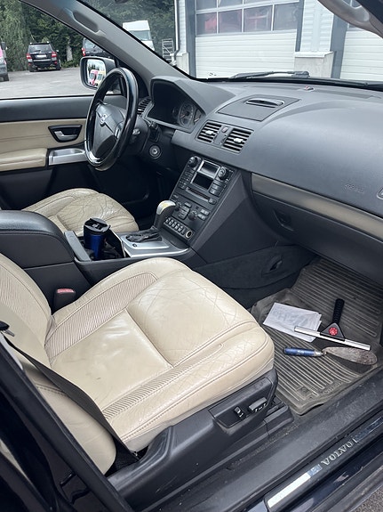 Volvo XC90 2 of 5