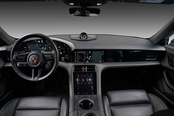 Porsche Taycan 28 of 30